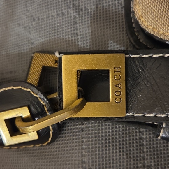 *A Canvas Coach styled bag. - Picture 5 of 11